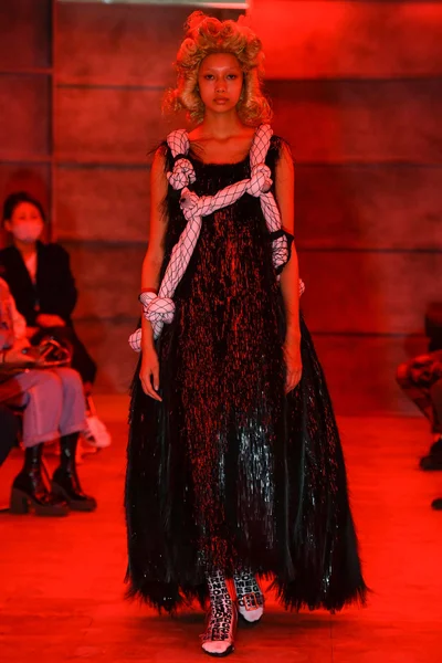 Look 10
